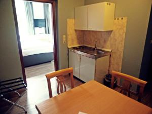 Kuchyň nebo kuchyňský kout v ubytování Apart Hotel Sarstedter Hof