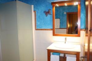 Un baño de Casa Rural El Taller De Benito