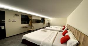 Säng eller sängar i ett rum på D'Garden Hotel Kuala Lumpur