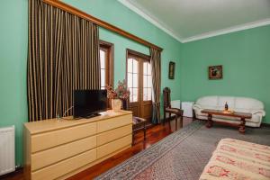 TV a/nebo společenská místnost v ubytování Hotel Queen-Batumi