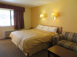 Postel nebo postele na pokoji v ubytování Americas Best Value Inn Weatherford