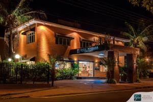 a building with a sign that reads hotel malibu at Hotel Pousada Ourinhos in Ourinhos