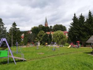 Plac zabaw dla dzieci w obiekcie PILGRIM domek gościnny w Gietrzwałdzie na Warmii