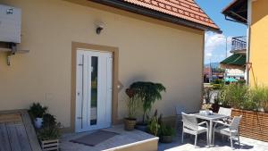 The building in which the holiday home is located