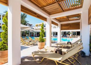 Bazén v ubytování Dedalos Hotel nebo v jeho okolí