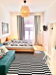 A bed or beds in a room at Charming City Apartment - by Nahuen Suites