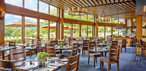 Restaurace v ubytování Topnotch Resort