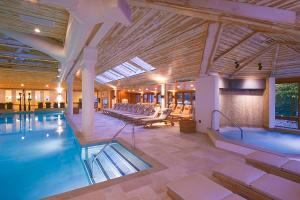Bazén v ubytování Topnotch Resort nebo v jeho okolí