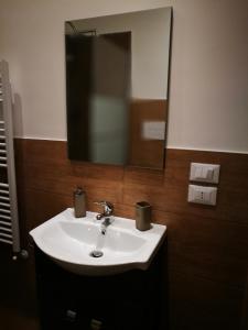 A bathroom at BELLA PALERMO