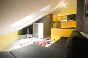 A kitchen or kitchenette at Centrum Lux 2 Apartmanok