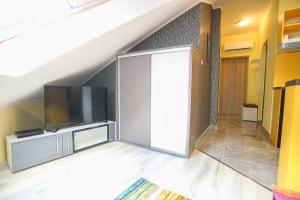 A bed or beds in a room at Centrum Lux 2 Apartmanok