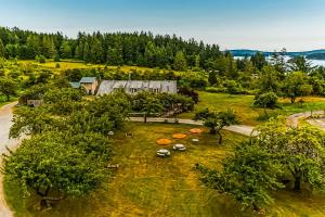 A bird's-eye view of Deer Harbor Cottages