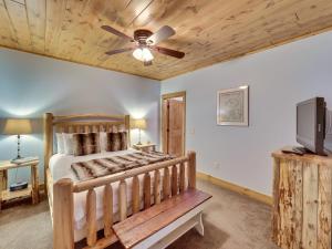 a bedroom with a bed and a ceiling fan at Wee-Kin-Da-Wa in Boyne Falls