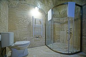 Koupelna v ubytování Vigneron Cave Hotel