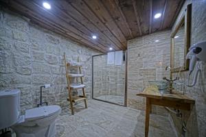 Koupelna v ubytování Vigneron Cave Hotel