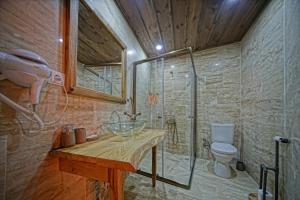 Koupelna v ubytování Vigneron Cave Hotel