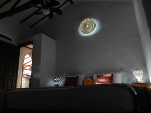 La Loma Hotel Barichara tesisinde bir odada yatak veya yataklar