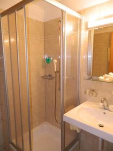 Koupelna v ubytování Hotel Preda Kulm + 25 fotografií