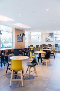 a dining room with tables and chairs in a restaurant at Hyatt House Irvine/John Wayne Airport in Irvine