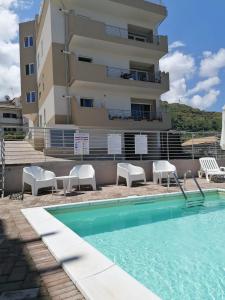Bazén v ubytování Puro Lino Tropea "Luxury Stay" nebo v jeho okolí