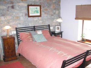 A bed or beds in a room at La Llosa Rodré
