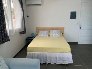 Letto o letti in una camera di Bleu Cannelle et Petimo