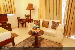 Posezení v ubytování Lavendish Okrin Hotel + 37 fotografií