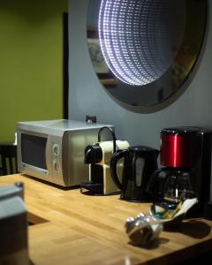 Set per la preparazione di tè e caffè presso Andromeda Suites
