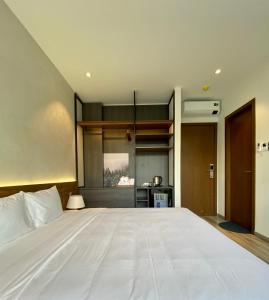 Postel nebo postele na pokoji v ubytování Charisma Hotel Da Lat