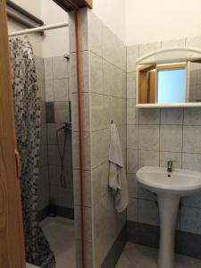 Koupelna v ubytování PRENOČIŠČE 9a + 12 fotografií