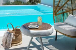 Bazén v ubytovaní Lilly Residence-All Sea View Suites, Adults Only alebo v jeho blízkosti