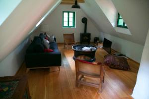 Posezení v ubytování STEYR RIVER LODGE