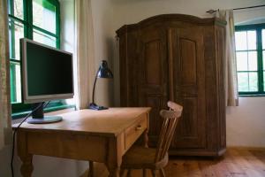 TV a/nebo společenská místnost v ubytování STEYR RIVER LODGE