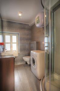 Ένα μπάνιο στο Casa Marina Apartments +71 φωτογραφίες