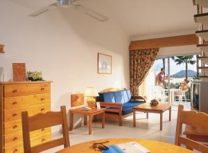 O zonă de relaxare la Hotel Riu Oliva Beach Resort - All Inclusive