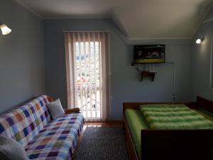 A bed or beds in a room at Apartmani Maksimović
