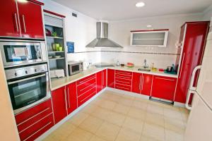 Virtuve vai virtuves zona naktsmītnē Angels - spacious and characterful property in Moraira