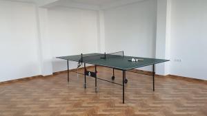 Stolní tenis v ubytování Simada Blue Guesthouse nebo okolí