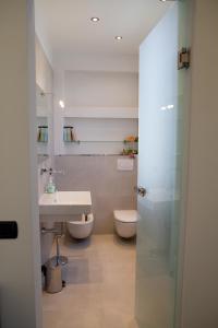 A bathroom at B&B Il Ramaiolo