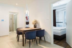 A bed or beds in a room at Apartman Balaton