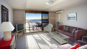 TV a/nebo společenská místnost v ubytování Gemini Resort