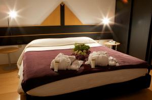 a bedroom with a bed with two towels on it at Locanda San Lorenzo in Puos dʼAlpago