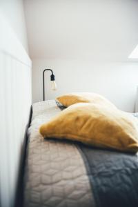 Postel nebo postele na pokoji v ubytování Apartmány na náměstí
