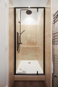 Ванная комната в Modern Apt 3BDR/3BATH - Louvre Museum/Tuileries