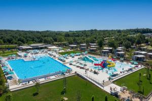 Bazén v ubytování Camping Park Umag Mobile Homes nebo v jeho okolí