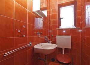 Kúpeľňa v ubytovaní Apartments Evelina 1057