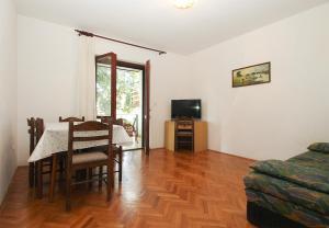 Televízia a/alebo spoločenská miestnosť v ubytovaní Apartments Evelina 1057