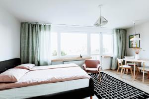 Posteľ alebo postele v izbe v ubytovaní Gdynia Square Apartment