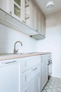 Kuchyňa alebo kuchynka v ubytovaní Gdynia Square Apartment