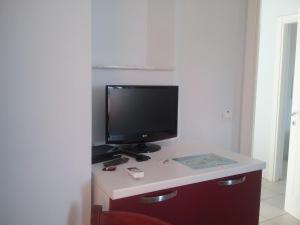 a desk with a computer monitor on top of it at Casa Miranda in Cavo